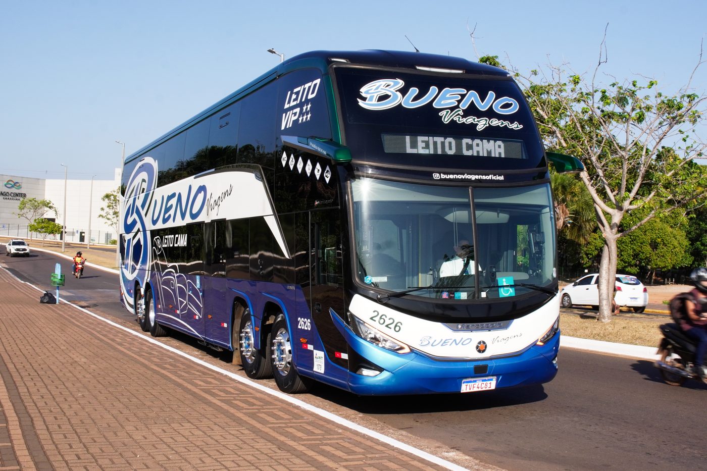 Ônibus Leito Cama da Bueno Viagens em movimento